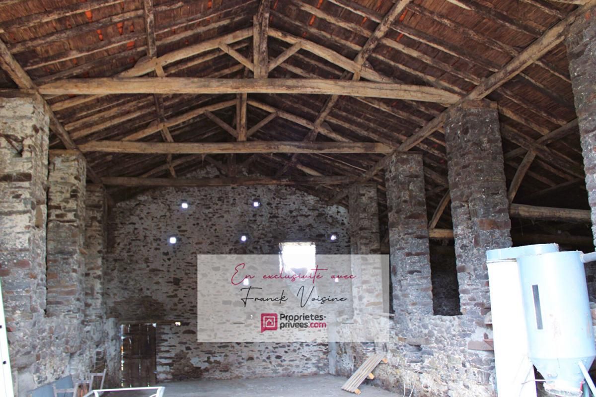 MOUCHAMPS A VENDRE en EXCLUSIVITE à Mouchamps, Grange de 230 m2 env à réhabiliter entièrement + Hangar sur une parcelle de 1600 m2 env 3
