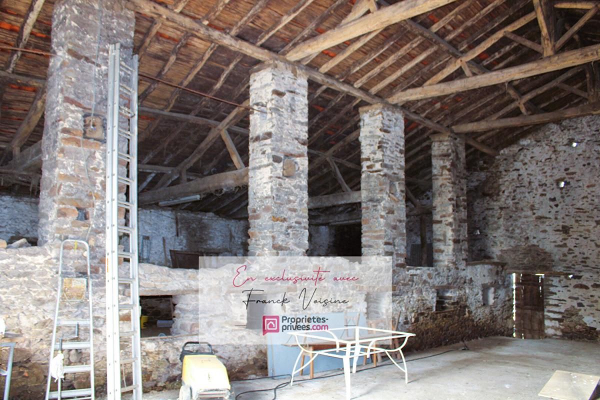 MOUCHAMPS A VENDRE en EXCLUSIVITE à Mouchamps, Grange de 230 m2 env à réhabiliter entièrement + Hangar sur une parcelle de 1600 m2 env 4