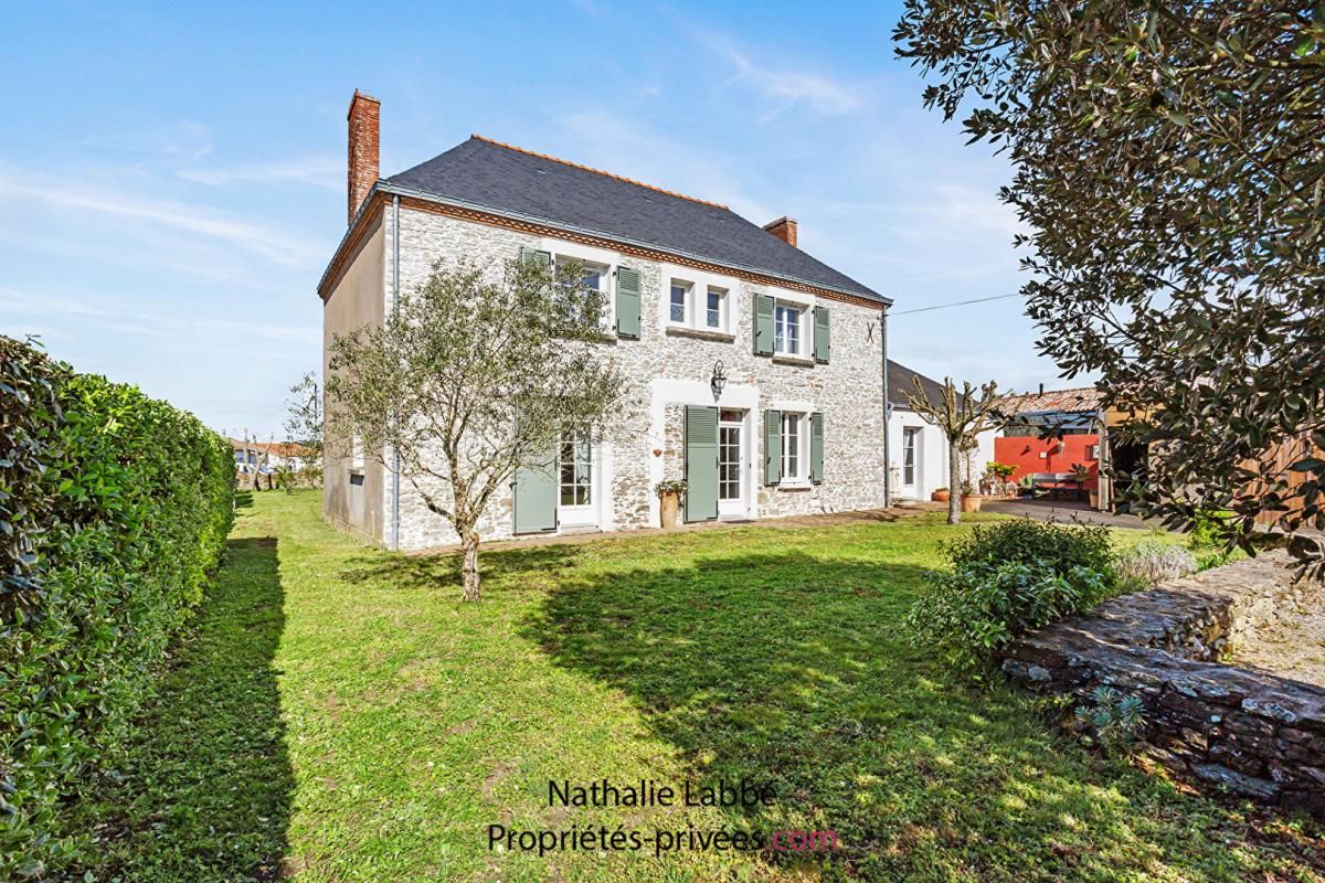 Maison de Charme à 5mn de Pornic 7 pièce(s) 167 m2 hab avec piscine + dépendance