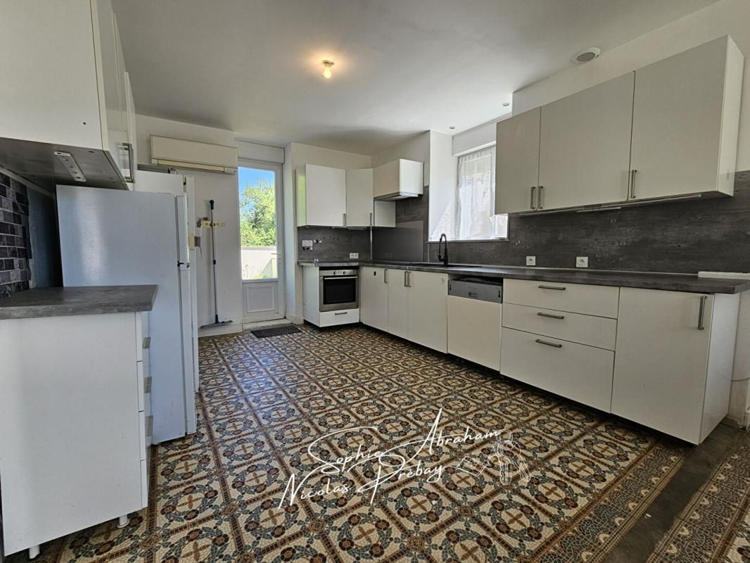 TOURY Maison rénovée avec jardin 4