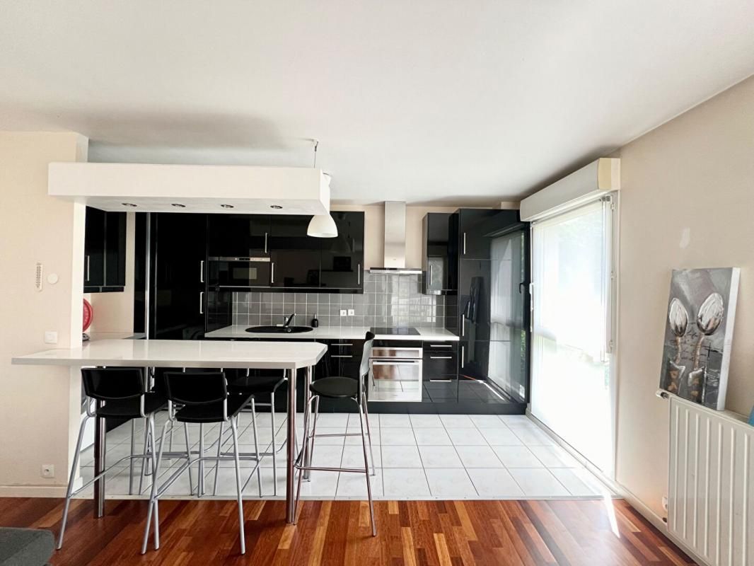 SAINTE-GENEVIEVE-DES-BOIS Appartement Sainte Genevieve Des Bois 3 pièce(s) 61.83 m2 3
