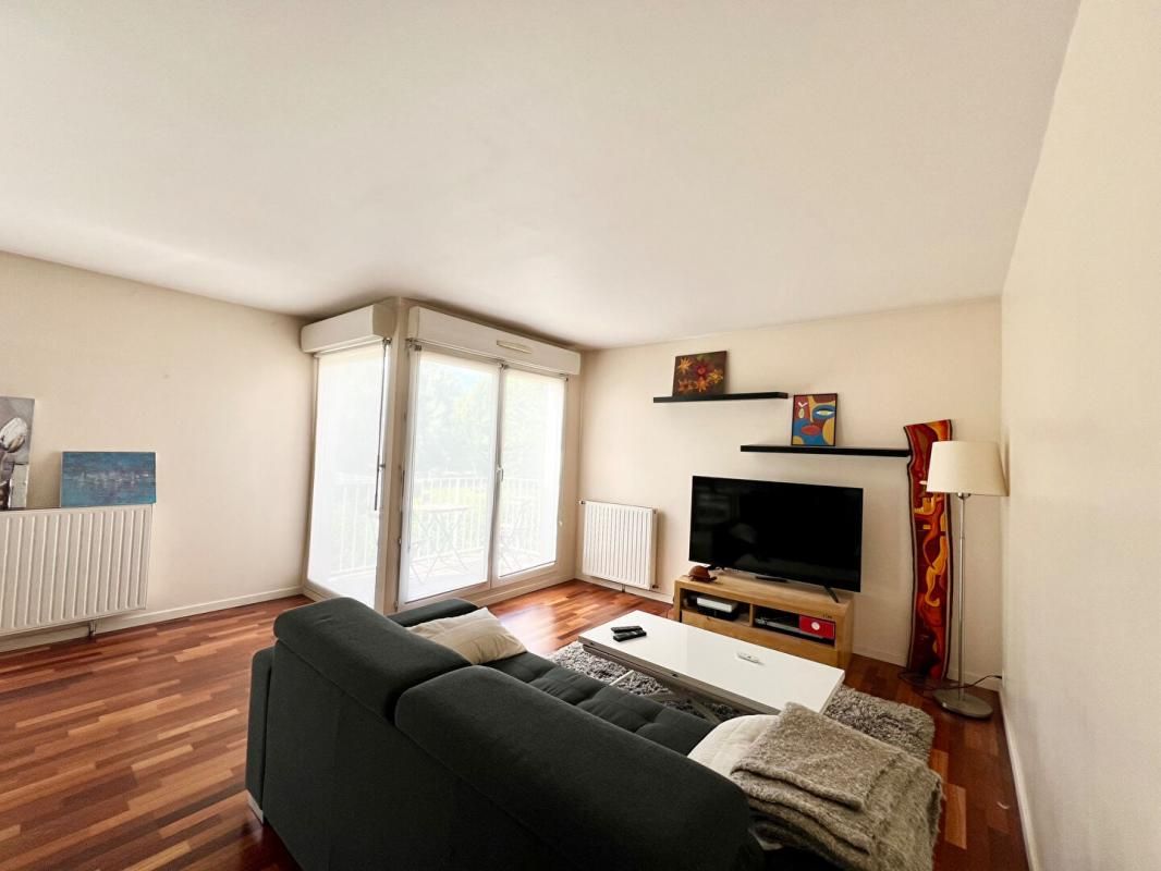 SAINTE-GENEVIEVE-DES-BOIS Appartement Sainte Genevieve Des Bois 3 pièce(s) 61.83 m2 4
