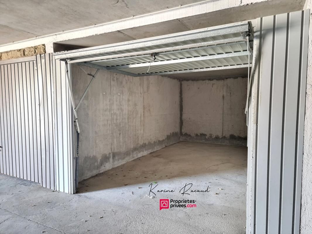 LES SABLES-D'OLONNE Garage / box Les Sables D Olonne 2