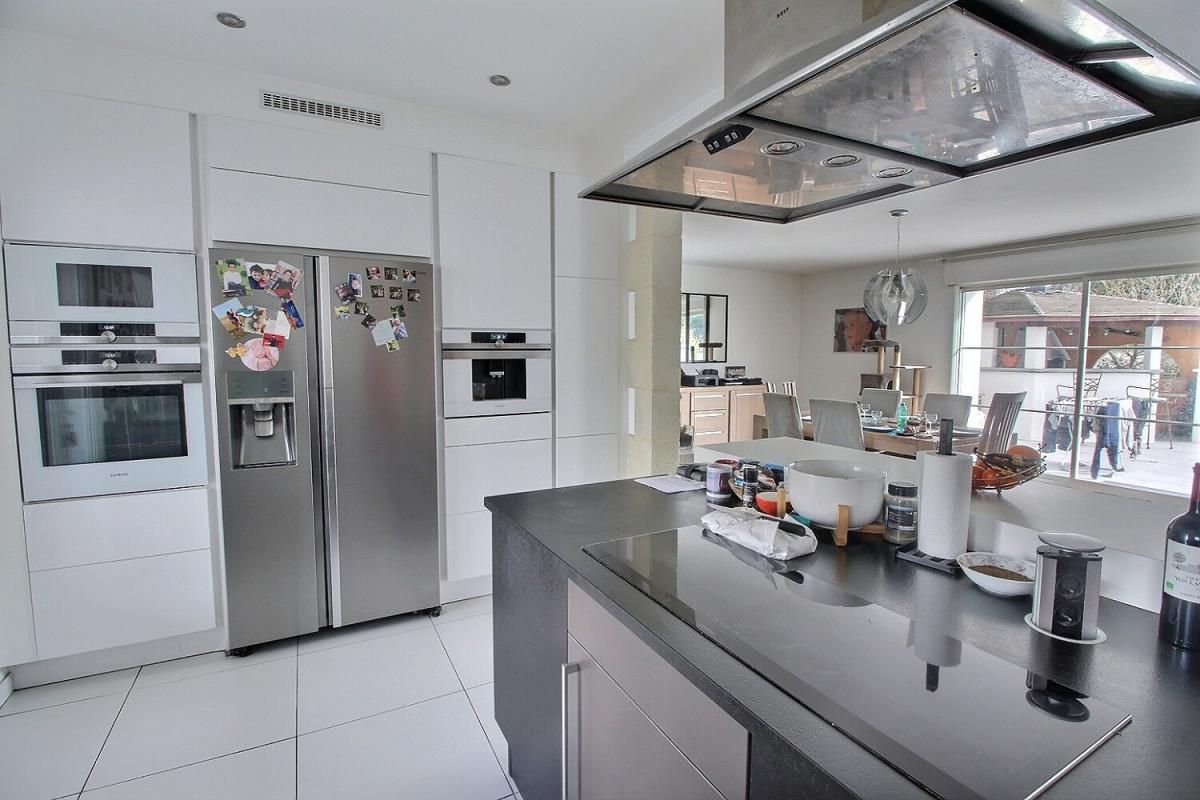 SAINT-SULPICE-DE-ROYAN St Sulpice de ROYAN Maison  7 pièce(s) 170 m2 4