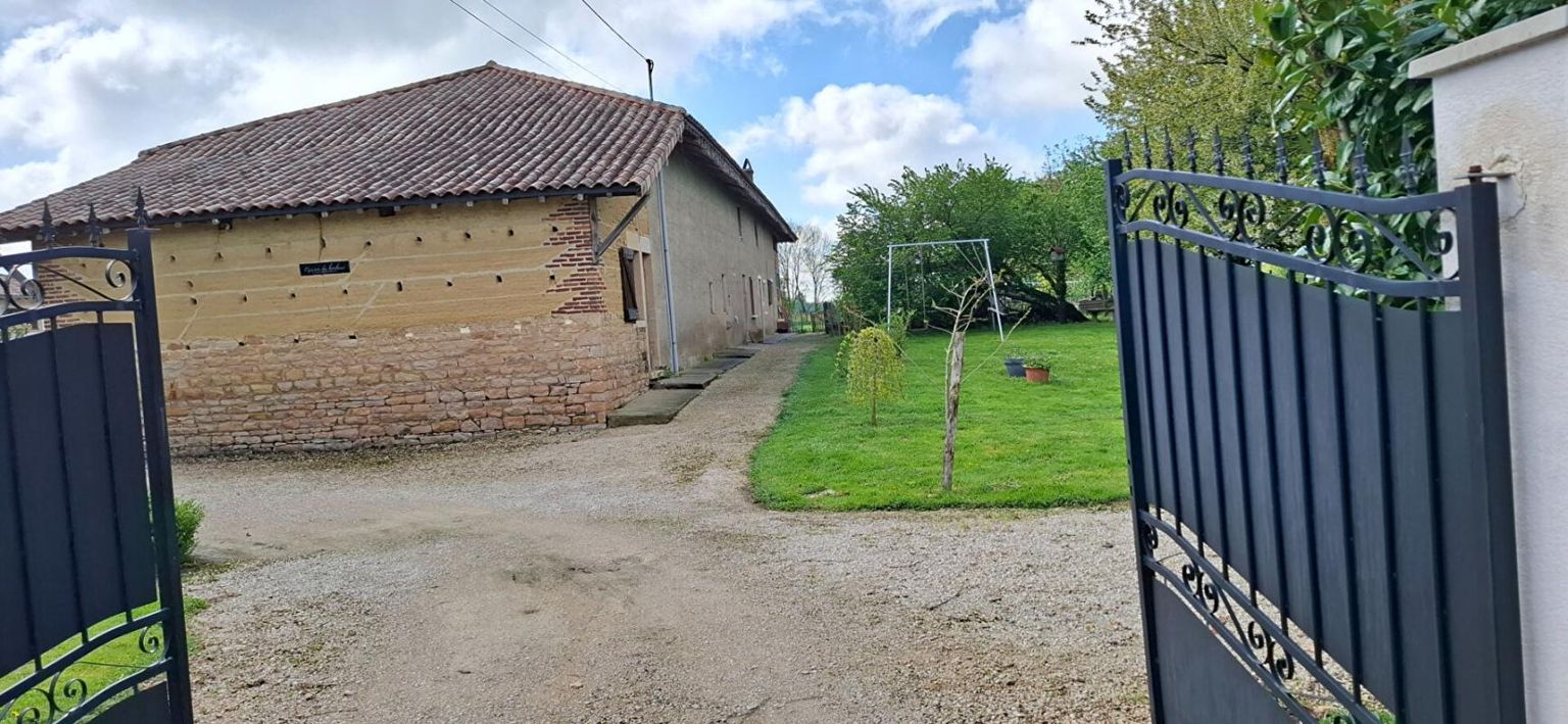 MANTENAY-MONTLIN Ferme bressane Mantenay-Montlin 8  pièce(s) 240 m2 2
