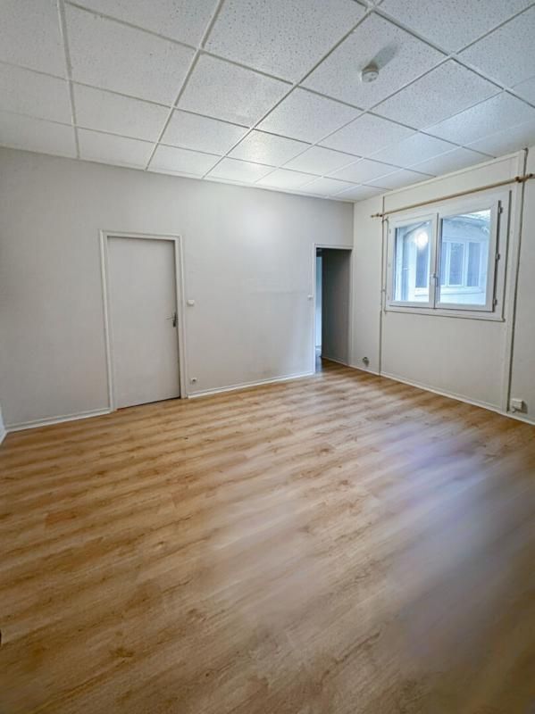 BORDEAUX Appartement  32 m2 Bordeaux Cours du MEDOC - CHARTRONS 2