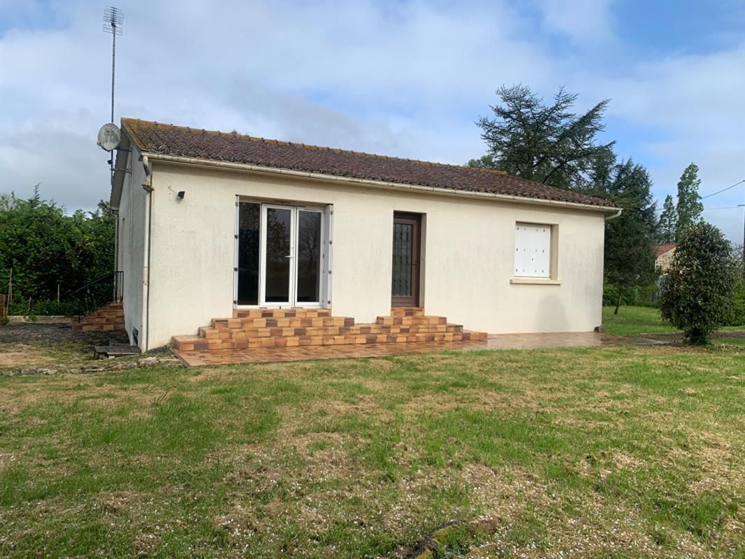 Maison Saint Etienne De Brillouet 6 pièce(s) 84 m2
