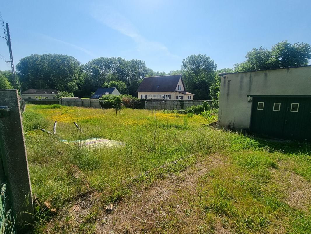 MELLO MELLO 60660 - Terrain a batir de 604m² 1