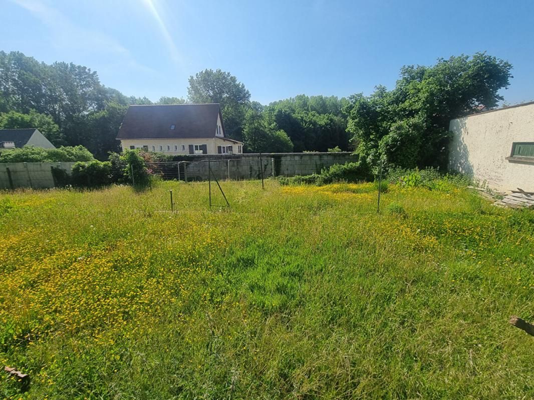 MELLO MELLO 60660 - Terrain a batir de 604m² 2