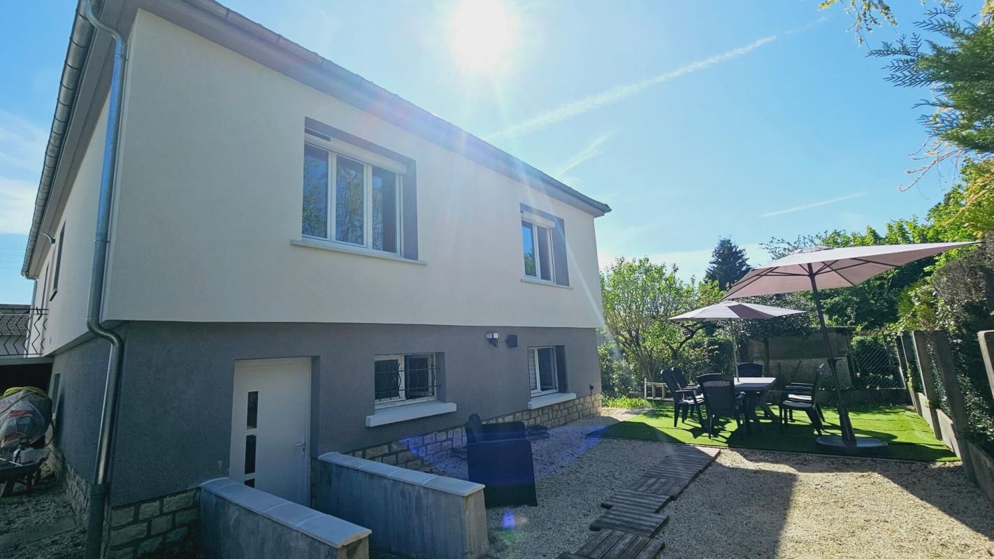 SAINT DOULCHARD MAISON DE 151M² 6 PIECES SOUS-SOL