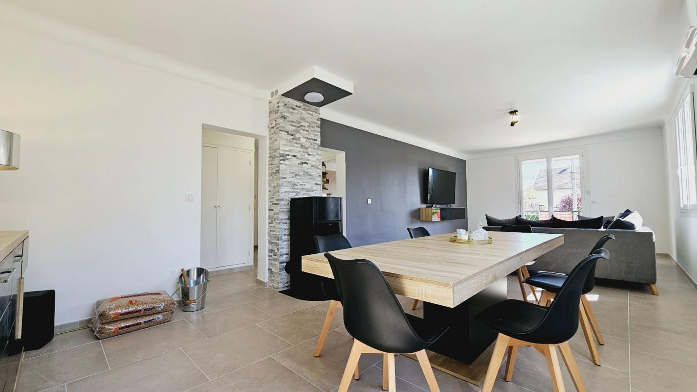 SAINT-DOULCHARD SAINT DOULCHARD MAISON DE 151M² 6 PIECES SOUS-SOL 4