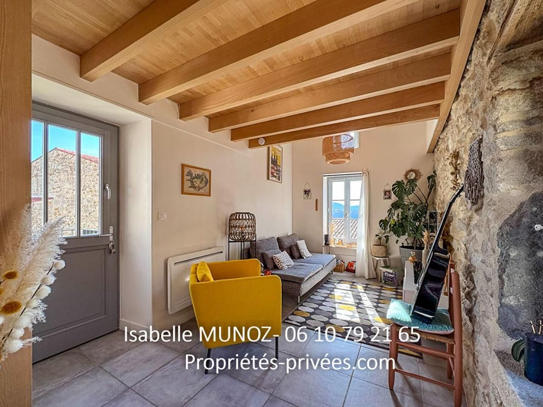 MONTPEYROUX Montpeyroux, Maison de charme rénovée, F4 environ 107m2 habitables avec parking, terrasses dégagées et dépendance 4