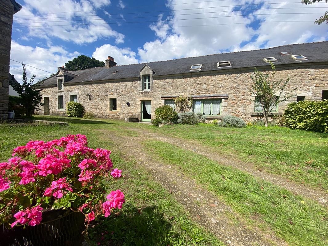 PLOEREN aux portes de Vannes, Ensemble immobilier en pierres longère 248M2 et bâtisse de150M2 sur 1500 M2 de terrain