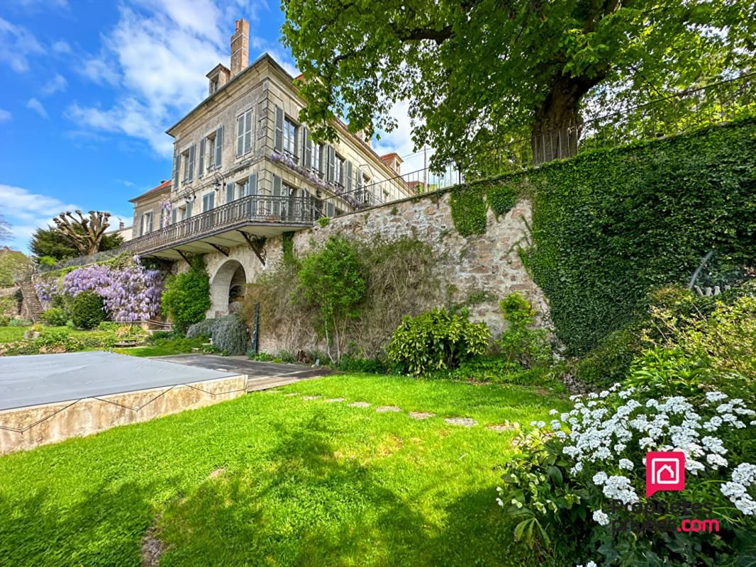 AVALLON Magnifique propriété en plein centre-ville d'Avallon 2