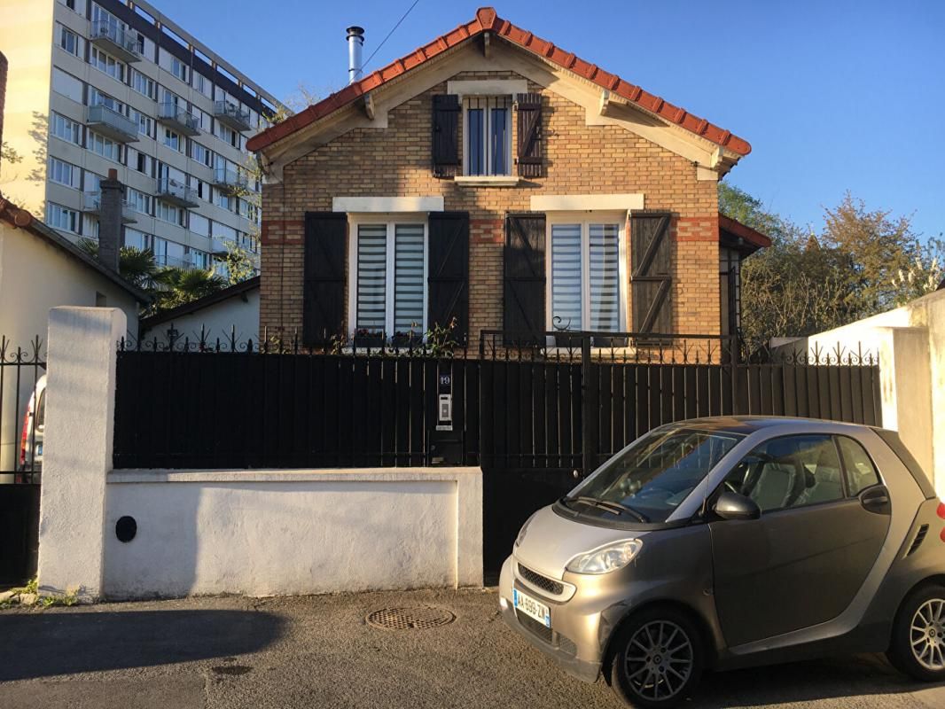 BONDY Maison 6 pièces rénovée de 92,55m2 avec double habitation à Bondy (93140) |Terrain 290m²| 2 stationnements privés 2