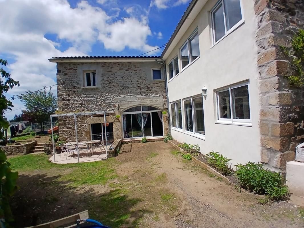CHASSIGNOLLES Belle maison en pierre 1
