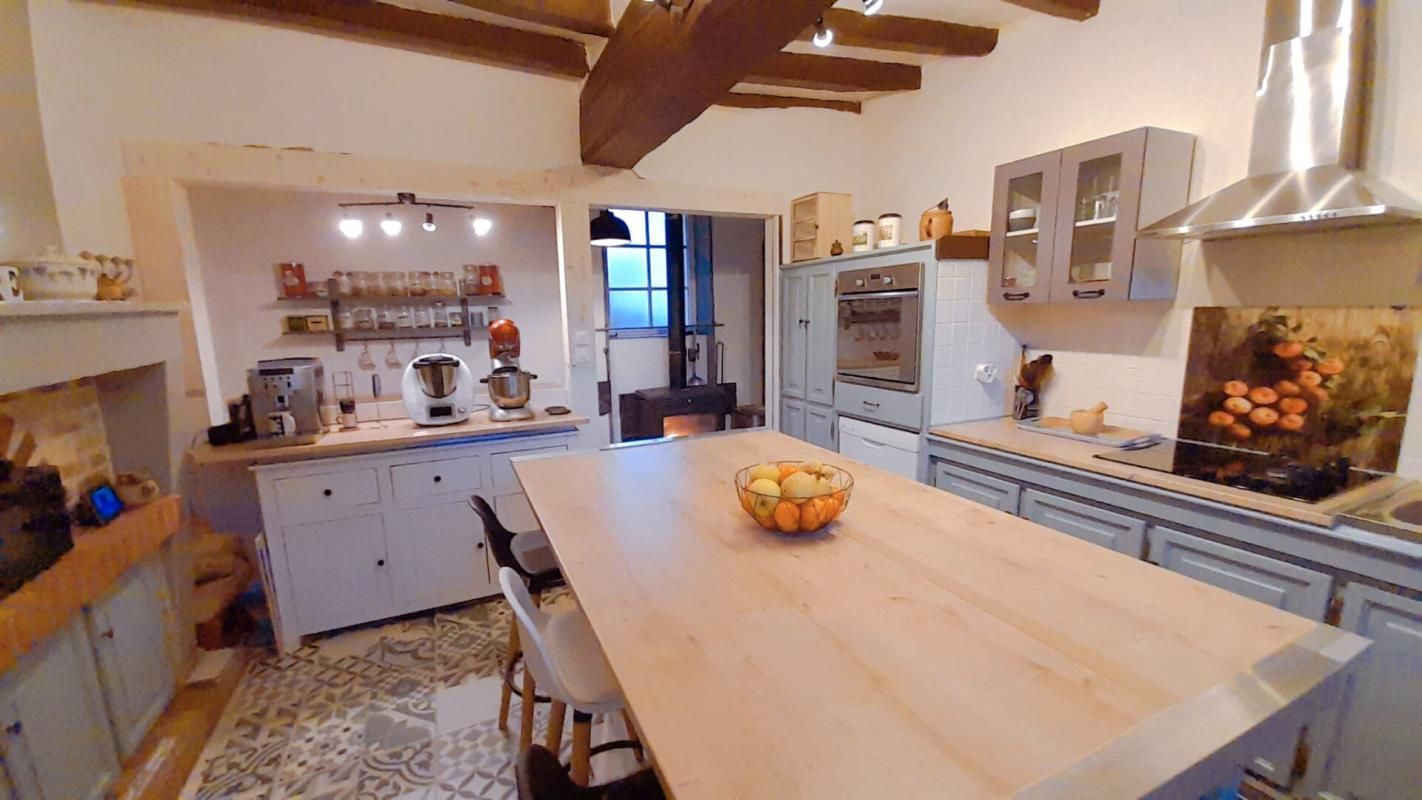 CHAUMUSSAY Fermette 6 pièce(s) 140 m2 4