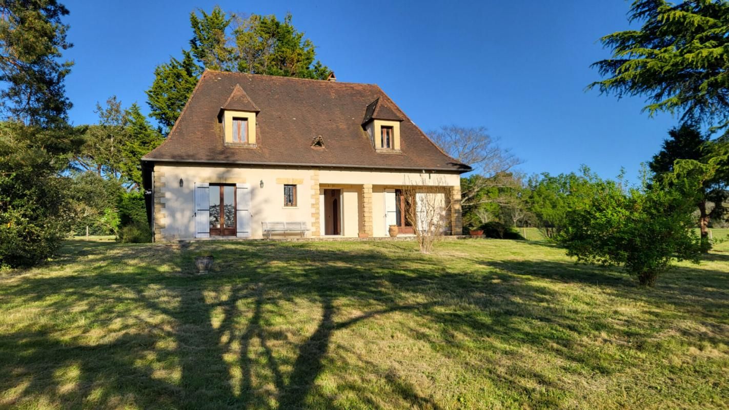 24400 Maison proche Mussidan 6 pièces 150 m2 , dependance de 50 m² sur 2968 m²