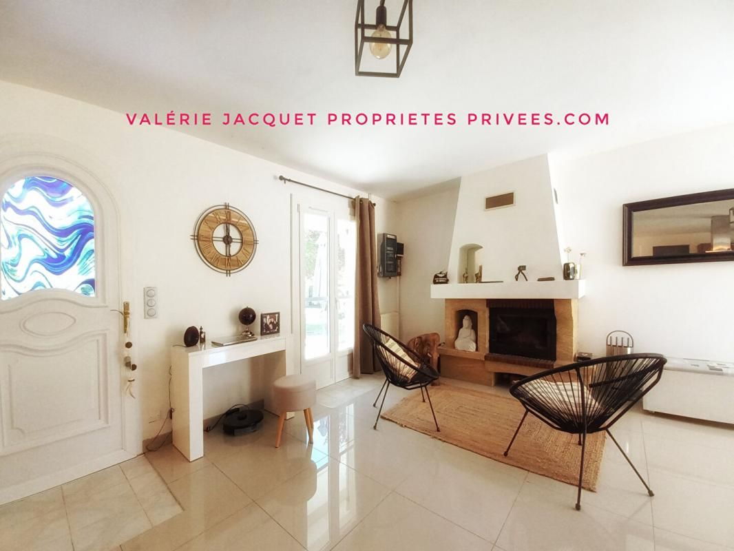 LES EGLISOTTES-ET-CHALAURES Maison 5 mn de Coutras 6 pièce(s) 170 m2 3
