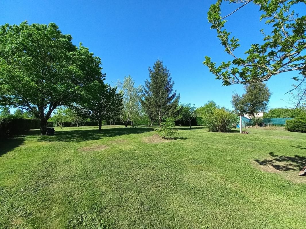 Terrain constructible à 5 mn de COUTRAS