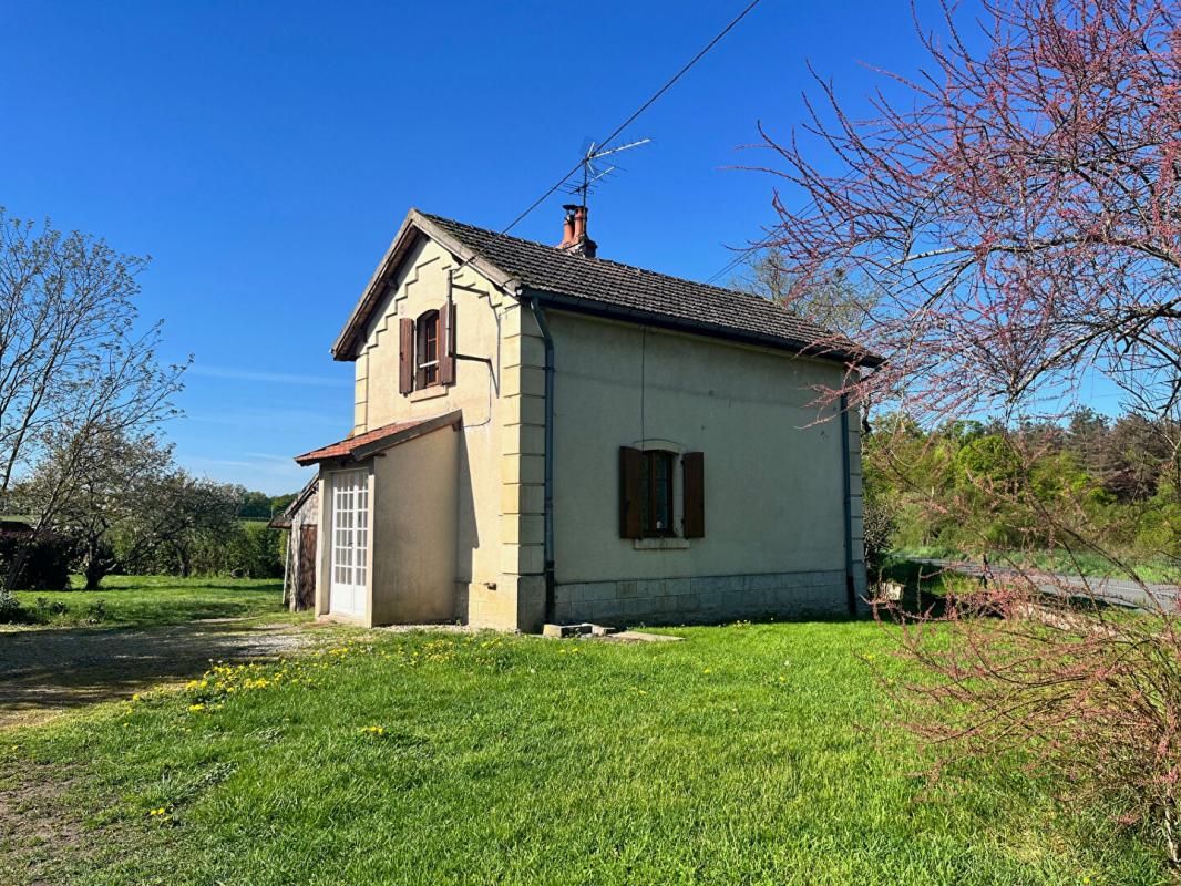 LURCY-LEVIS Maison avec terrain + puits + cave 2