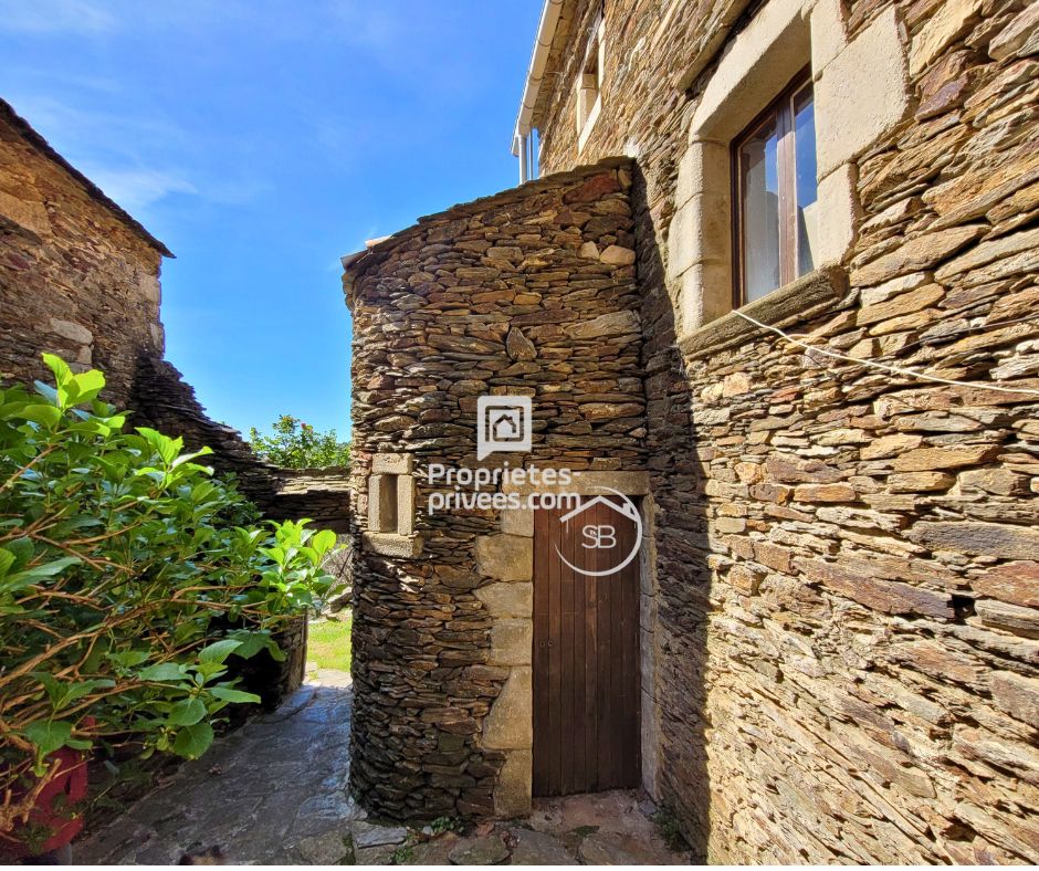 LES VANS Mas typiquement cévenol - Malbosc (limite Gard/Ardèche) 215 m² | 8 pièces | Terrain 17 497 m²| Piscine 4