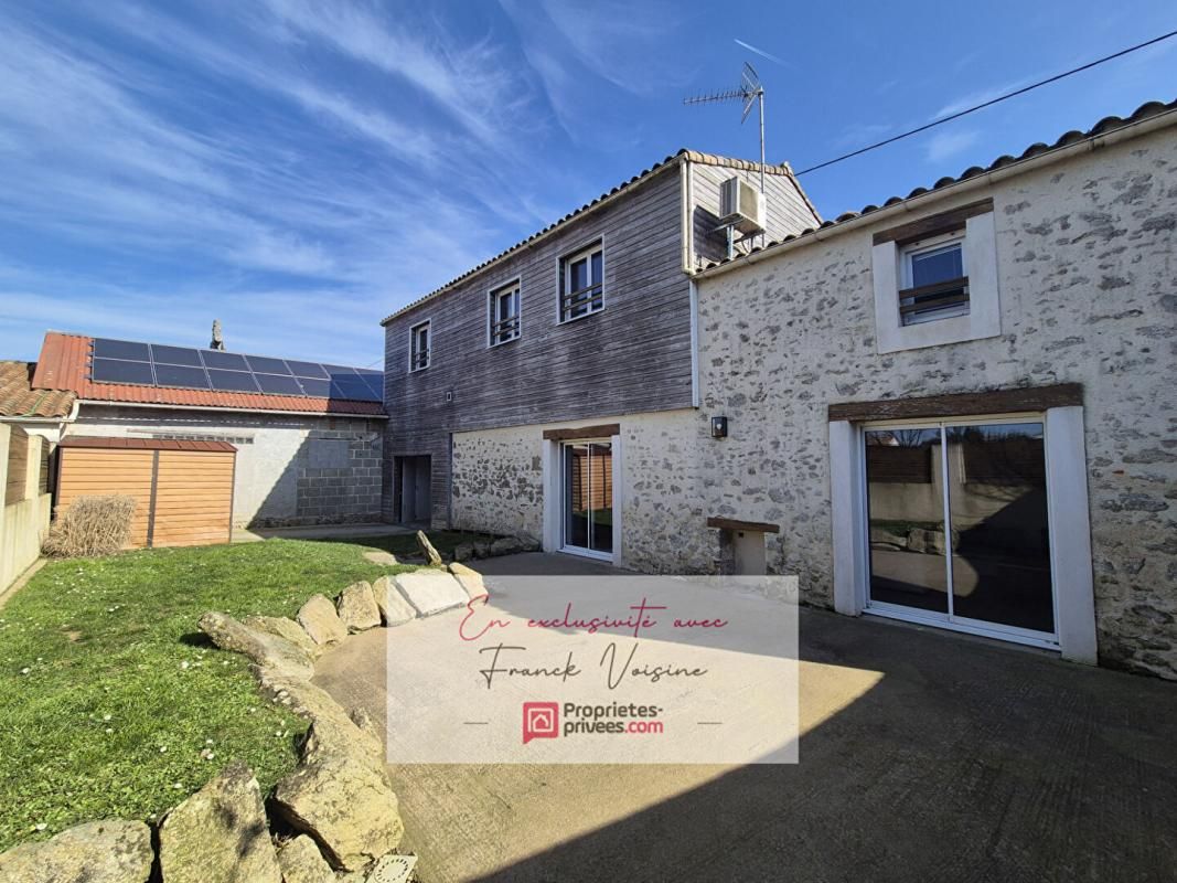 A VENDRE en Exclusivité aux Herbiers, Maison en pierre de 136 m2 avec 4 chambres sur une parcelle de 208 m2 env