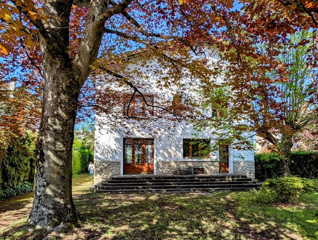 Maison 224 m2 avec 6 chambres, dépendance 97 m² sur terrain de 2117 m²