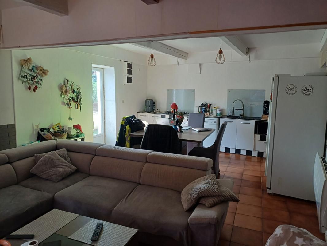 LES OLLIERES-SUR-EYRIEUX Maison en pierres de 120m² 3