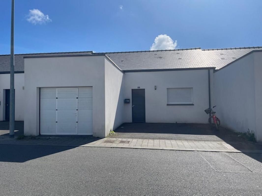 Maison récente de plain-pied - 3 chambres - un garage et un jardin