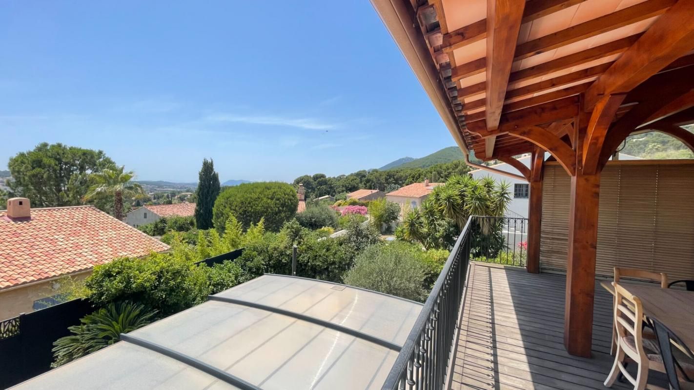 LA VALETTE-DU-VAR Le Partegal - La valette du Var Villa 7 pièce(s) 170 m2sur un terrain 750 m² 4