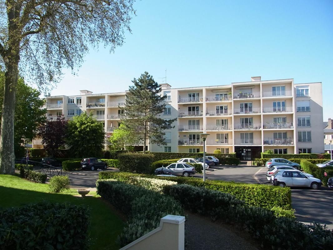APPARTEMENT AU CENTRE DE VENDOME A RENOVER