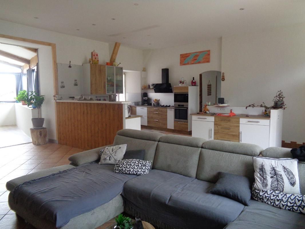 Landos (43), maison de 196 m2 habitables, 6 chambres sur 1504 m2 de terrain