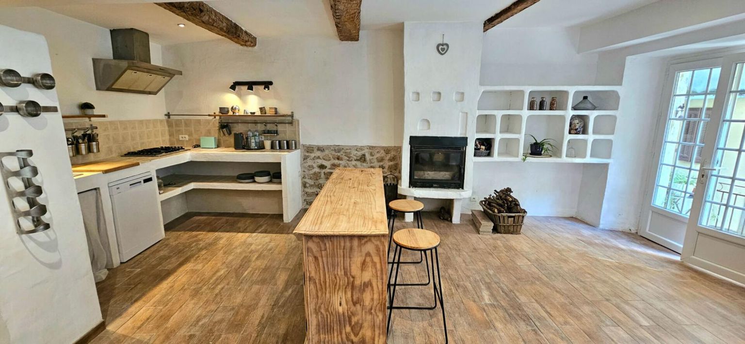 SEILLANS Maison de village authentique en pierres 2