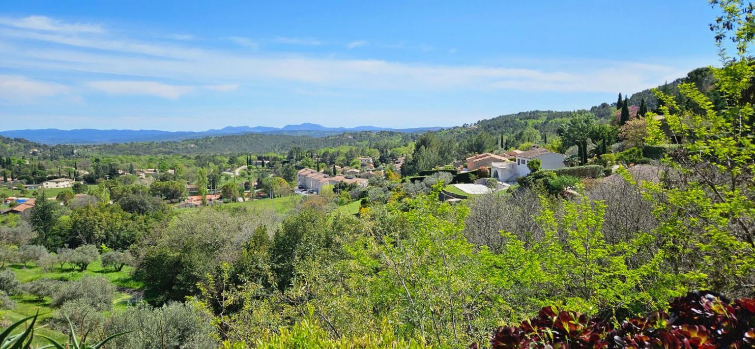 SEILLANS Maison de village authentique en pierres 3