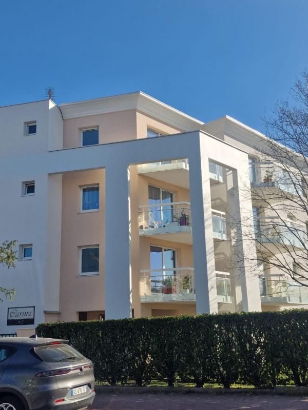 DIJON Charmant T1 de 33m2 avec parking, balcon, picine 2