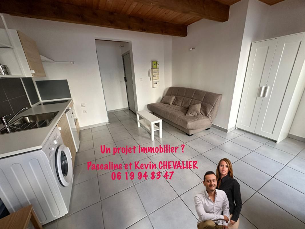 A louer studio meublé refait a neuf à Salon de pce