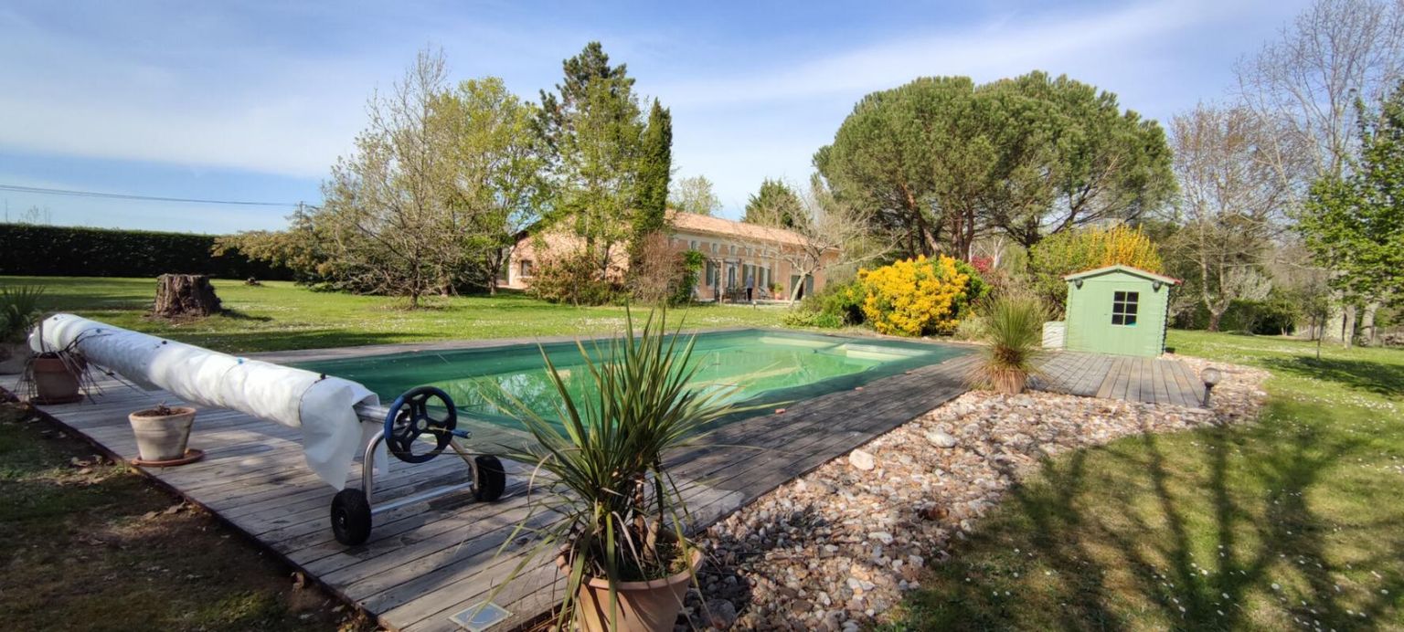 Maison en pierres 220m² piscine, atelier, chai, 11hectares