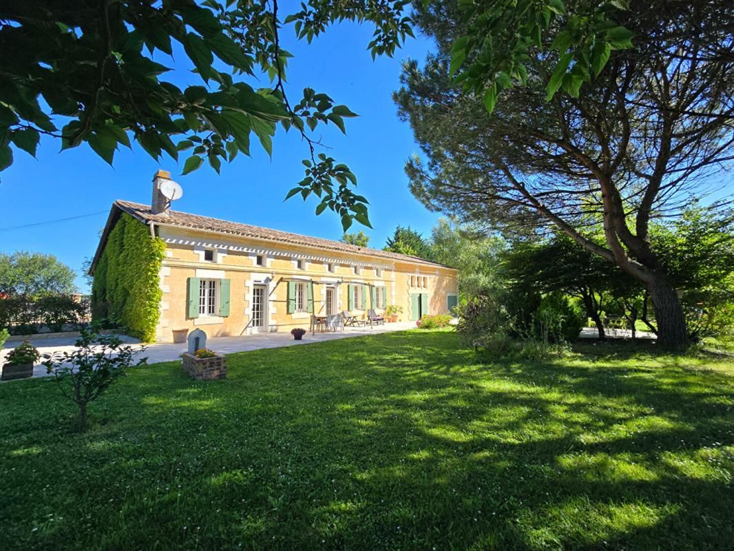 SAINT-SEURIN-SUR-L'ISLE Maison en pierres 220m² piscine, atelier, chai, 11hectares 2