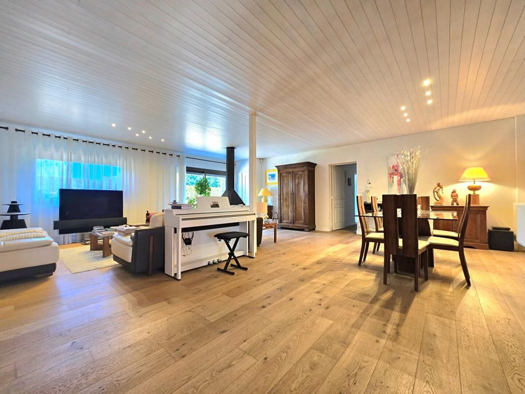 SAINT-SEURIN-SUR-L'ISLE Maison en pierres 220m² piscine, atelier, chai, 11hectares 3