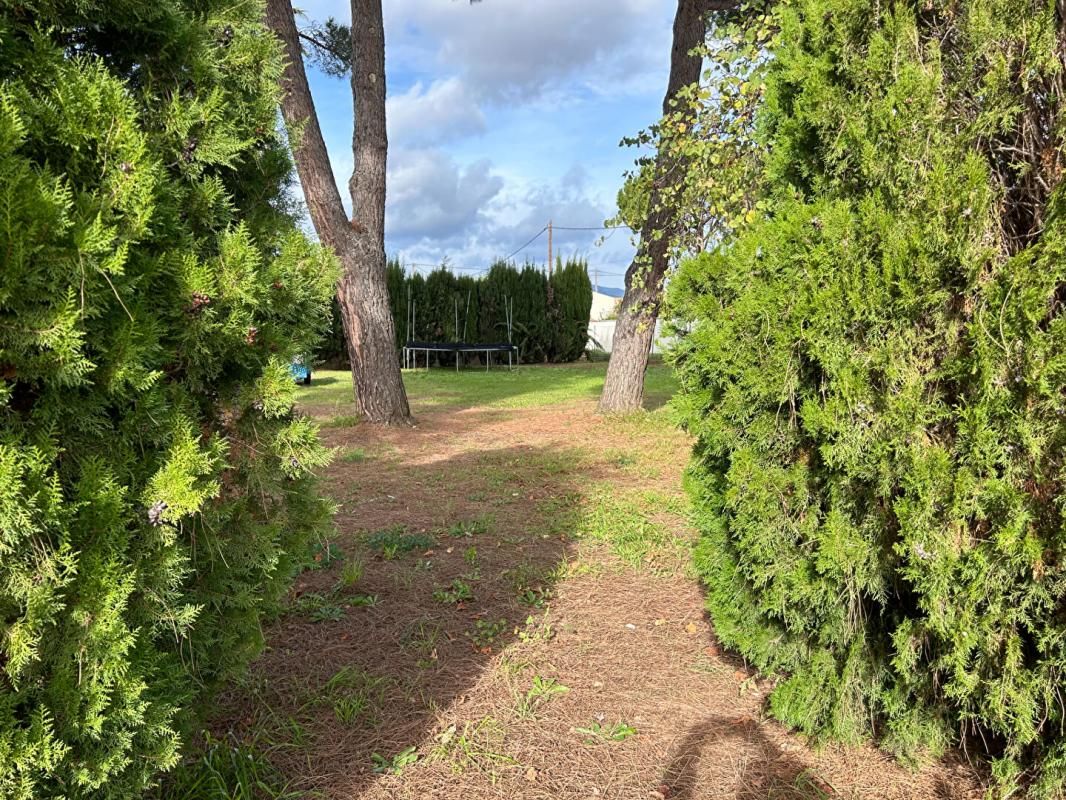 Terrain constructible 700 m²