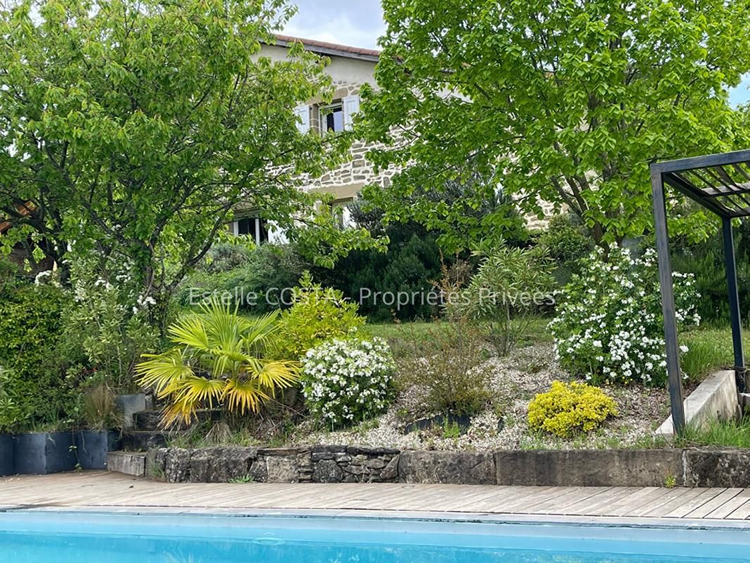 GENISSIEUX Maison en pierres 8 pièce(s) de 209 m² 3