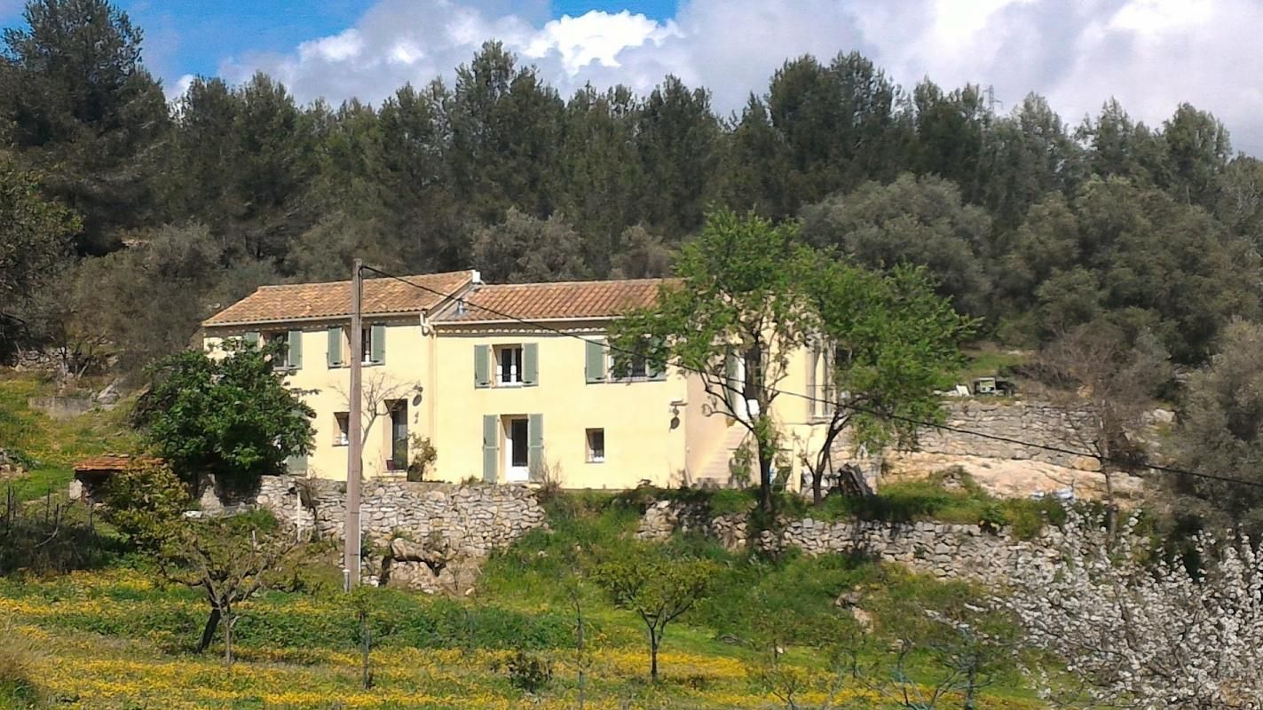 Maison BANDOL T4 127 m² avec garages et dépendances 690 000