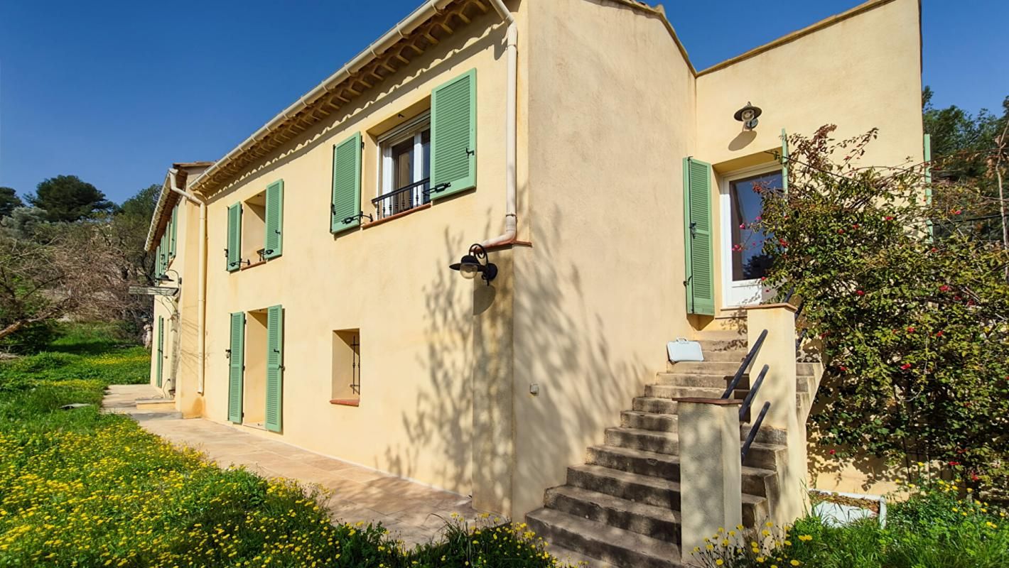 BANDOL Maison  BANDOL T4  127 m²  avec garages et dépendances   690 000 2
