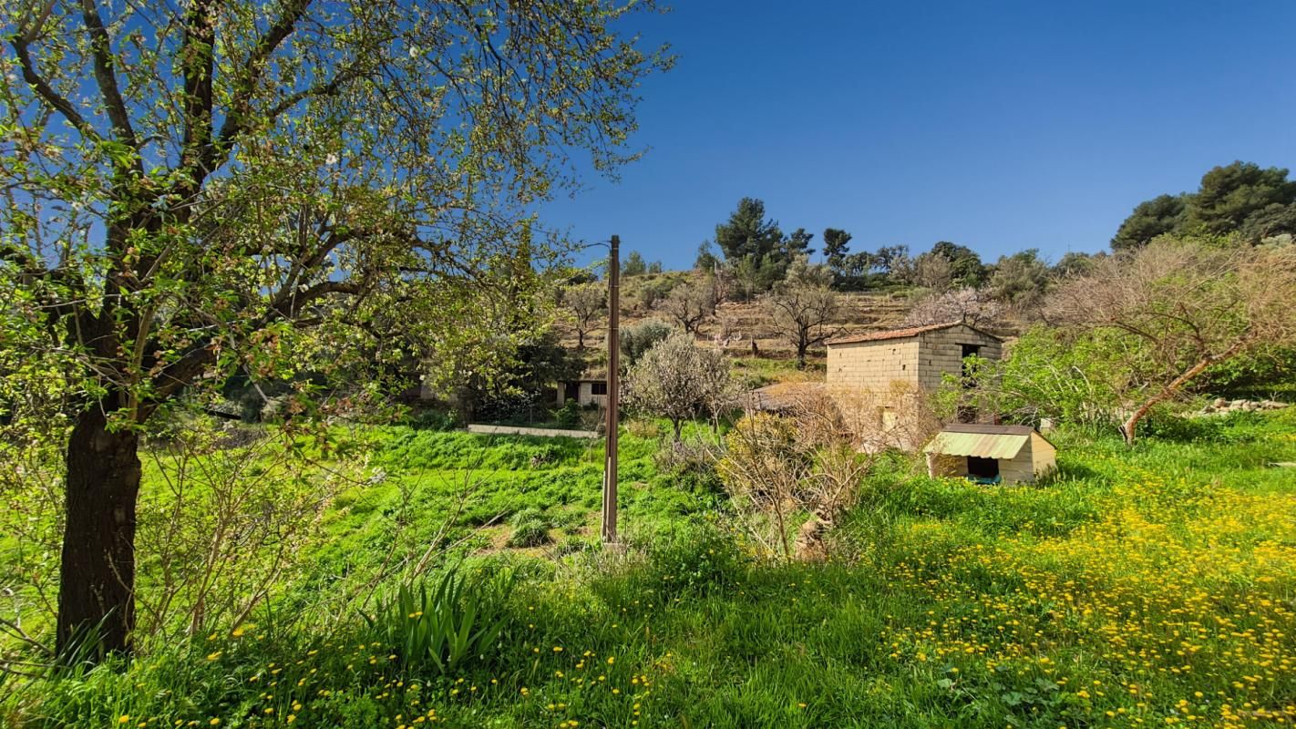 BANDOL Maison  BANDOL T4  127 m²  avec garages et dépendances   690 000 4