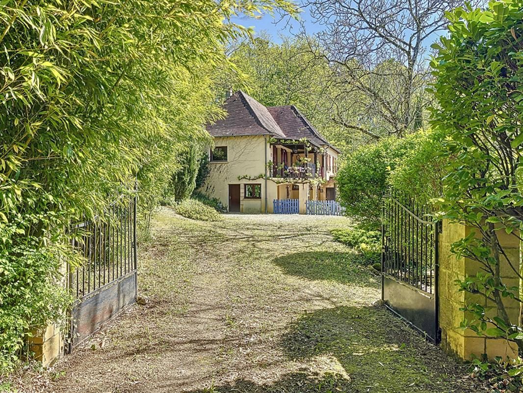SAINT-ANDRE-D'ALLAS Maison avec piscine et magnifique vue sur la campagne 3