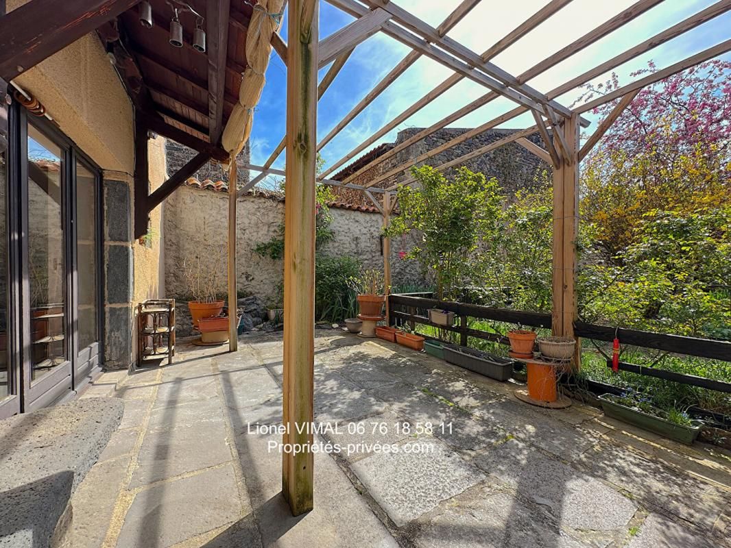 BERGONNE Maison 6 pièces 164 m2 avec dépendances 4