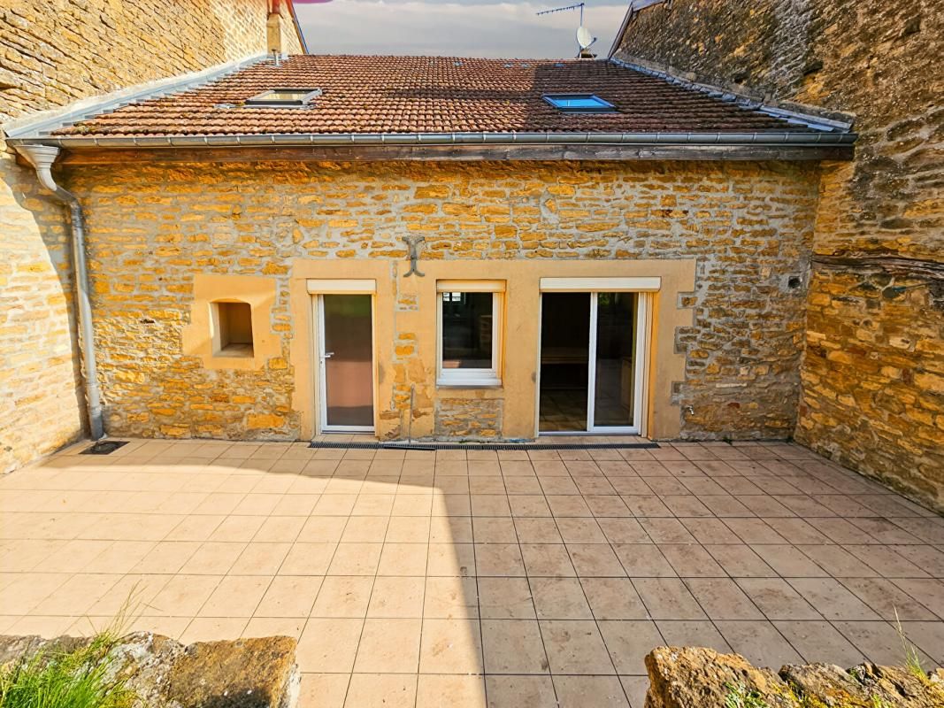 Maison mitoyenne avec jardin à Prix-lès-Mézières