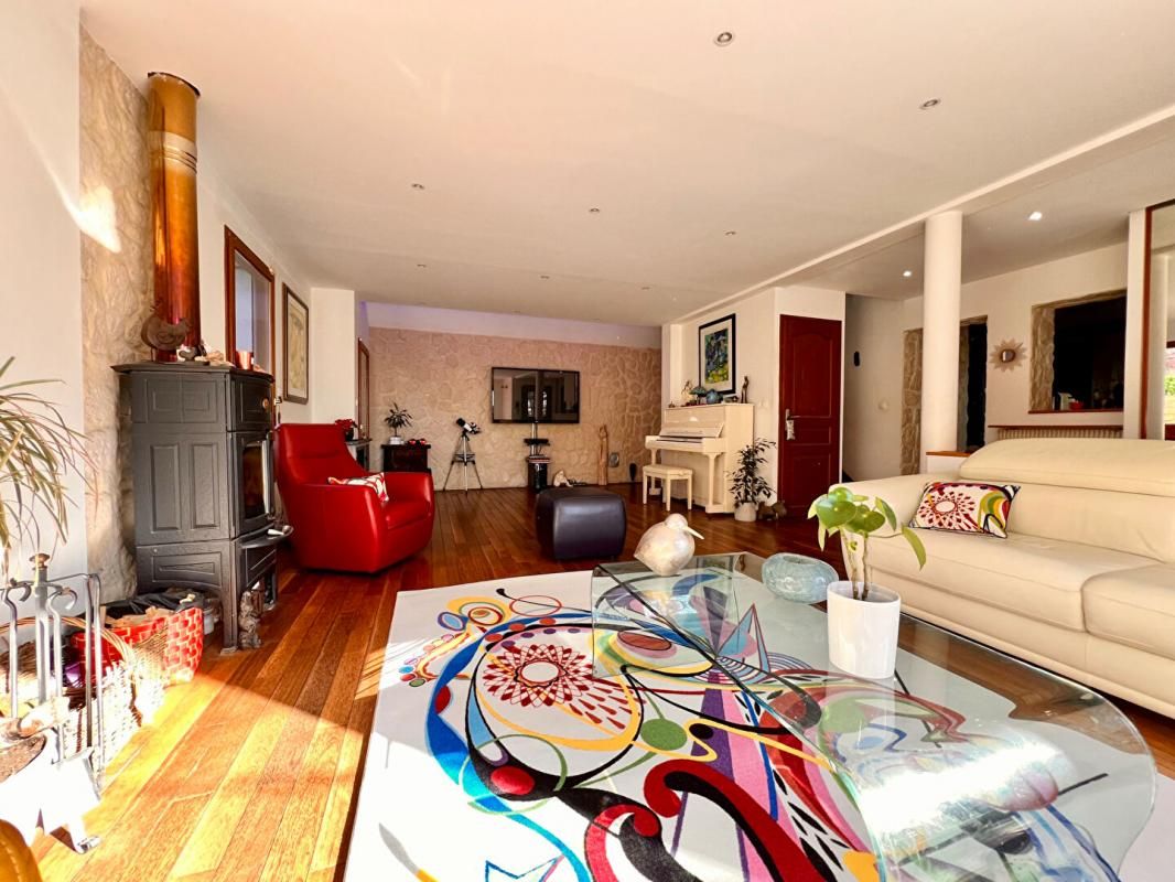 LINAS À VENDRE Propriété d'exception à Linas Maison contemporaine de 182 m² 2