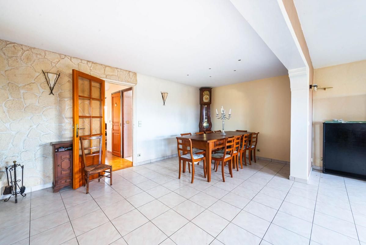 MORANGIS À vendre à Morangis ? Maison familiale avec jardin, sous-sol total et potentiel évolutif 2